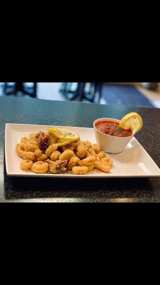 Order Fried Calamari - Appetizer food online from Giove's Pizza store, Trumbull on bringmethat.com