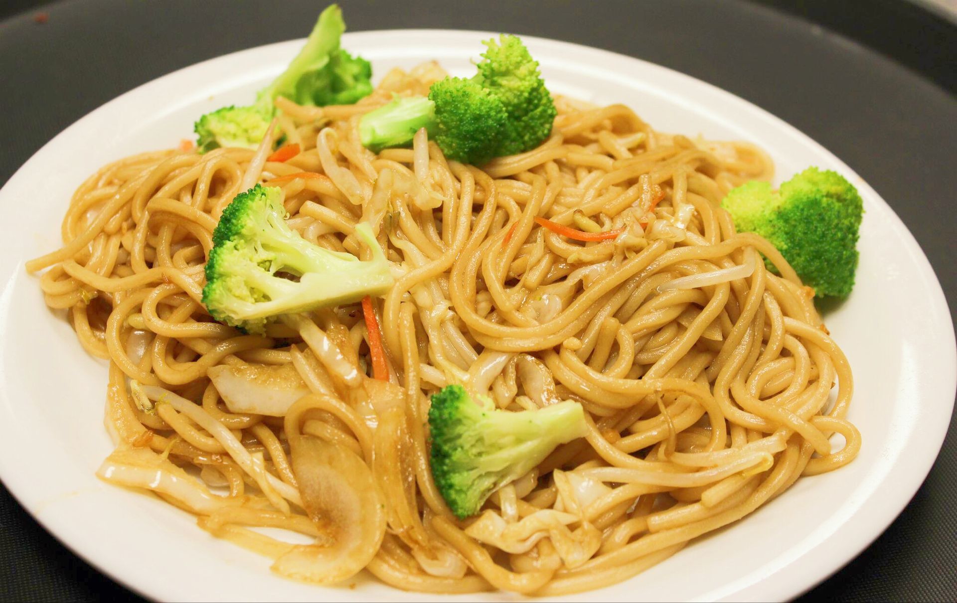 Order Lo Mein food online from Red Corner China Diner store, Midvale on bringmethat.com