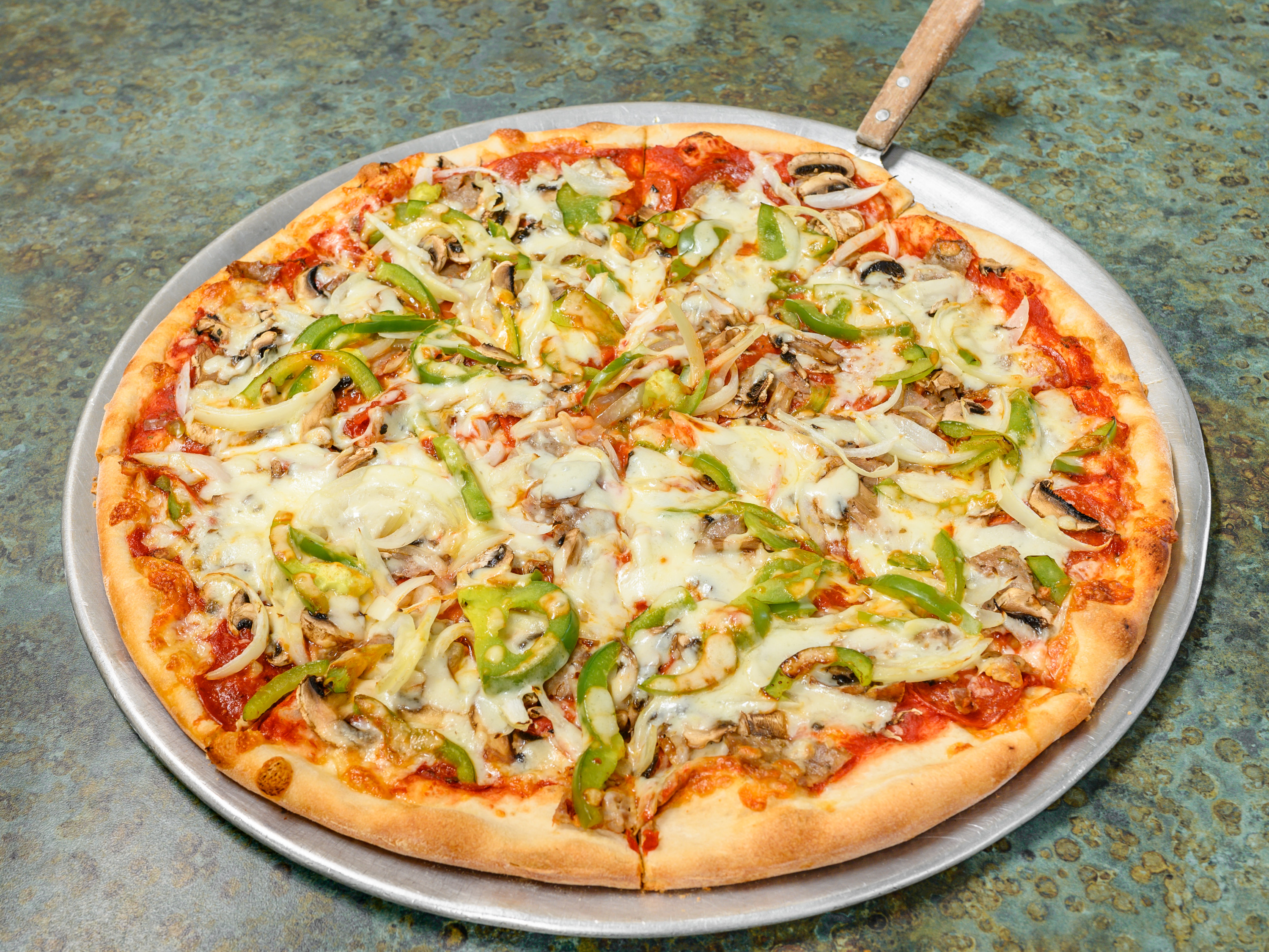 Order Deluxe Pizza food online from Dante Pizzeria & Grill store, Colonial Heights on bringmethat.com