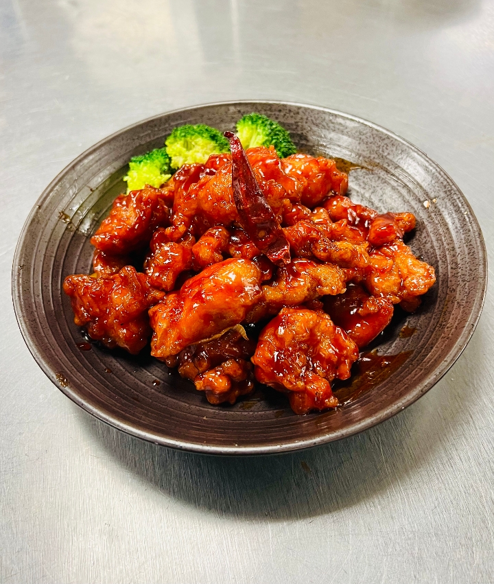 Order GENERAL TSO'S CHICKEN 左宗鸡 food online from Wok and Roll Restaurant(H St) store, Washington on bringmethat.com