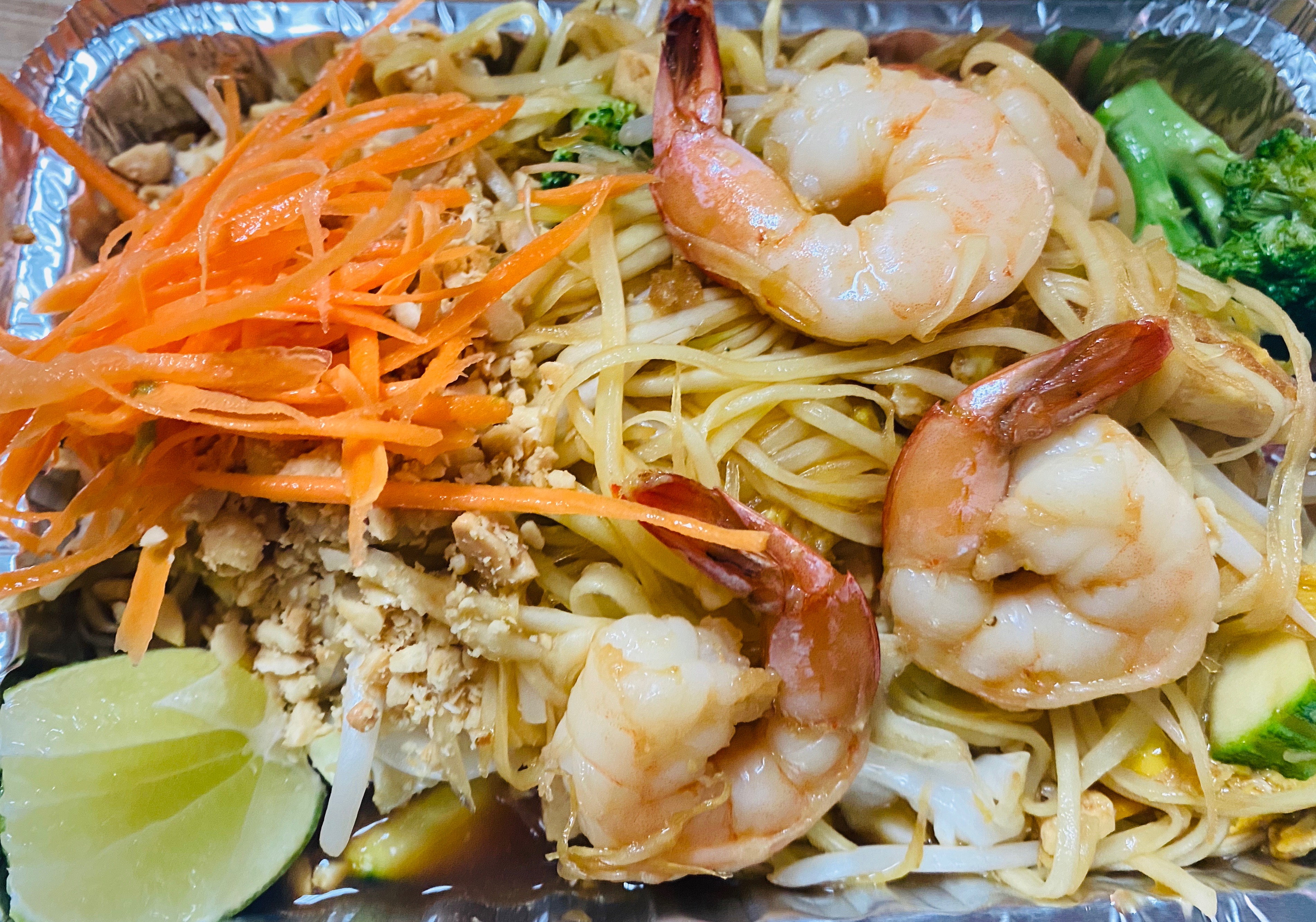 Order Green Papaya Pad Thai with Shrimp. food online from Pho Thai-Lao Kitchen store, Maywood on bringmethat.com