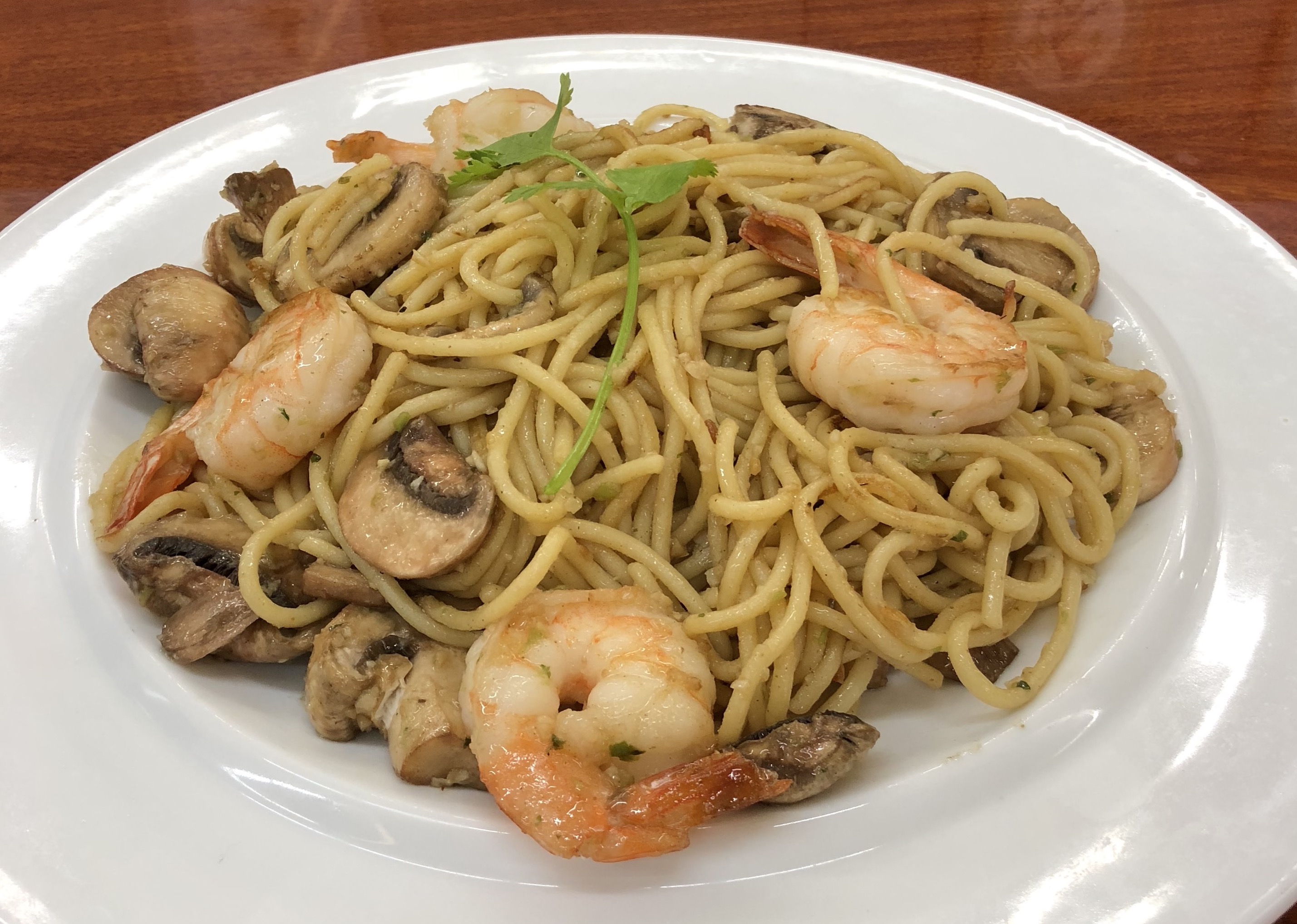 Order Spaghetti Garlic Sauce with Shrimp food online from Dean Noodles store, Rowland Heights on bringmethat.com