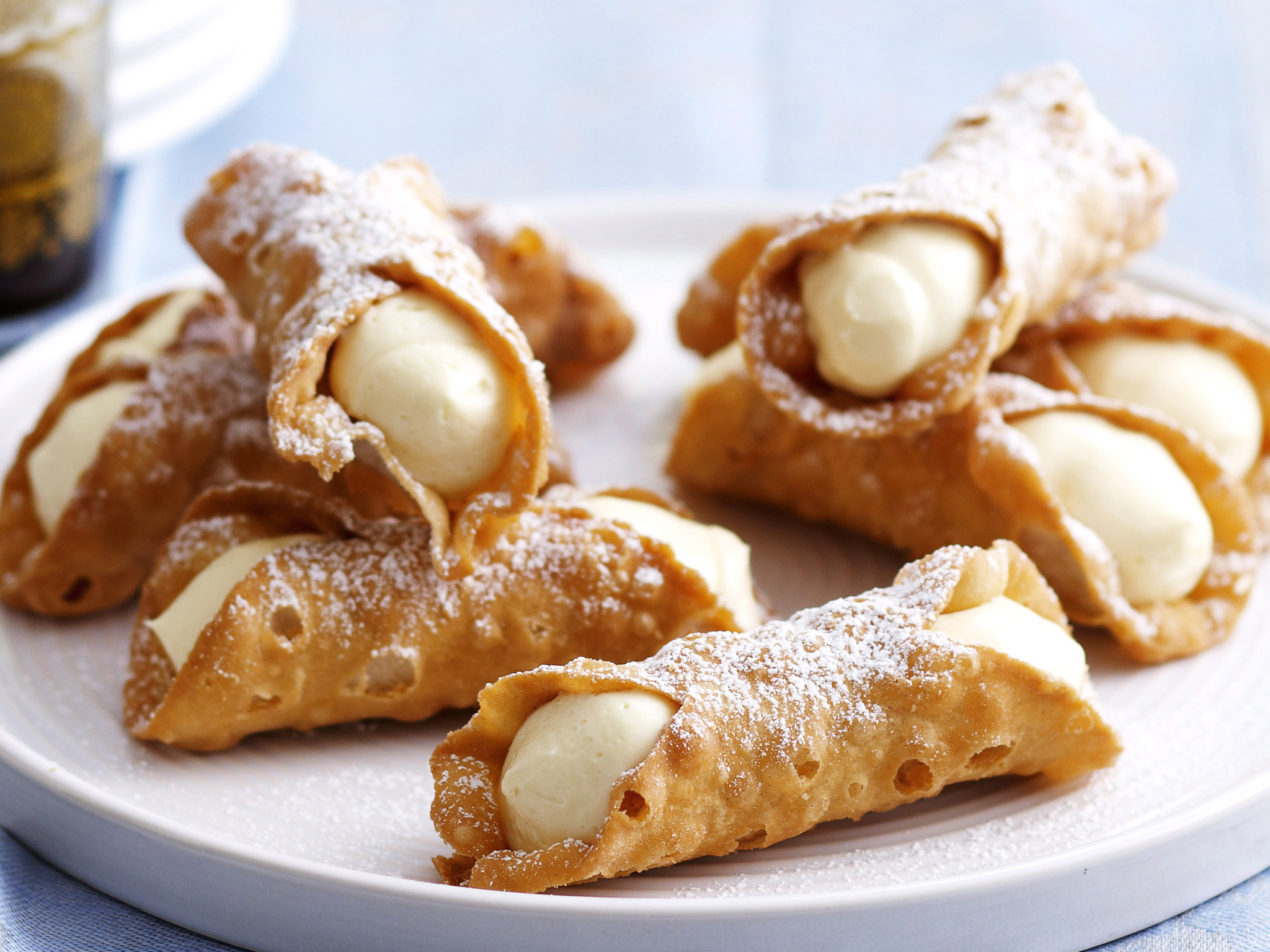 Order Cannoli food online from Warrior New York Pizza store, Rodeo on bringmethat.com