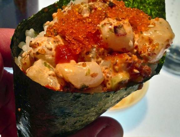 Order Spicy Scallop Hand Roll food online from Sushi Uma store, San Francisco on bringmethat.com