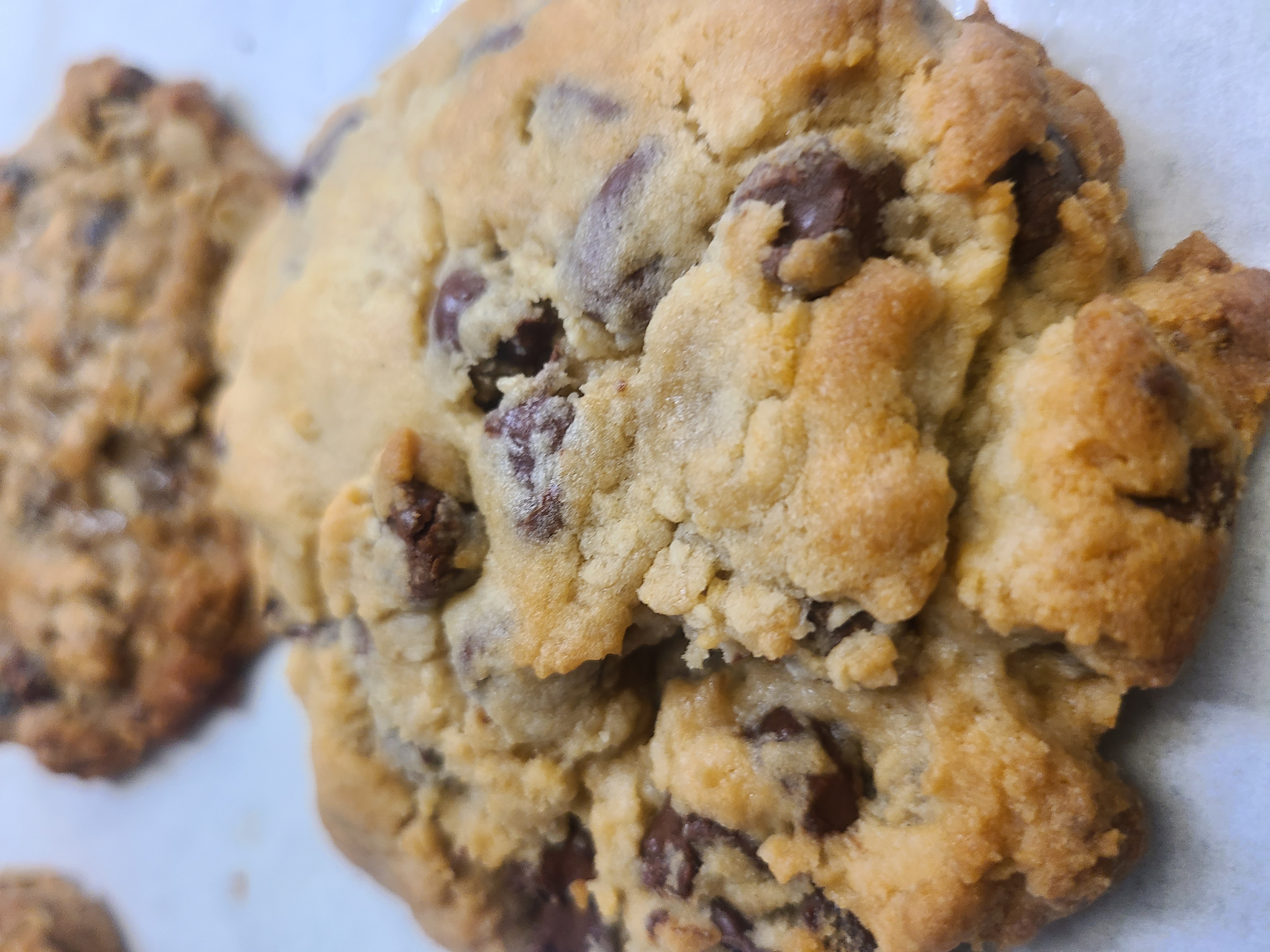 Order Chocolate Chip Cookie food online from California Fresh Pizza store, Los Angeles on bringmethat.com
