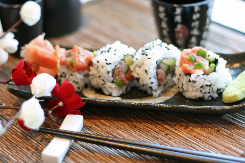 Order Spicy Tuna Roll food online from Mako Bowl store, Pasadena on bringmethat.com