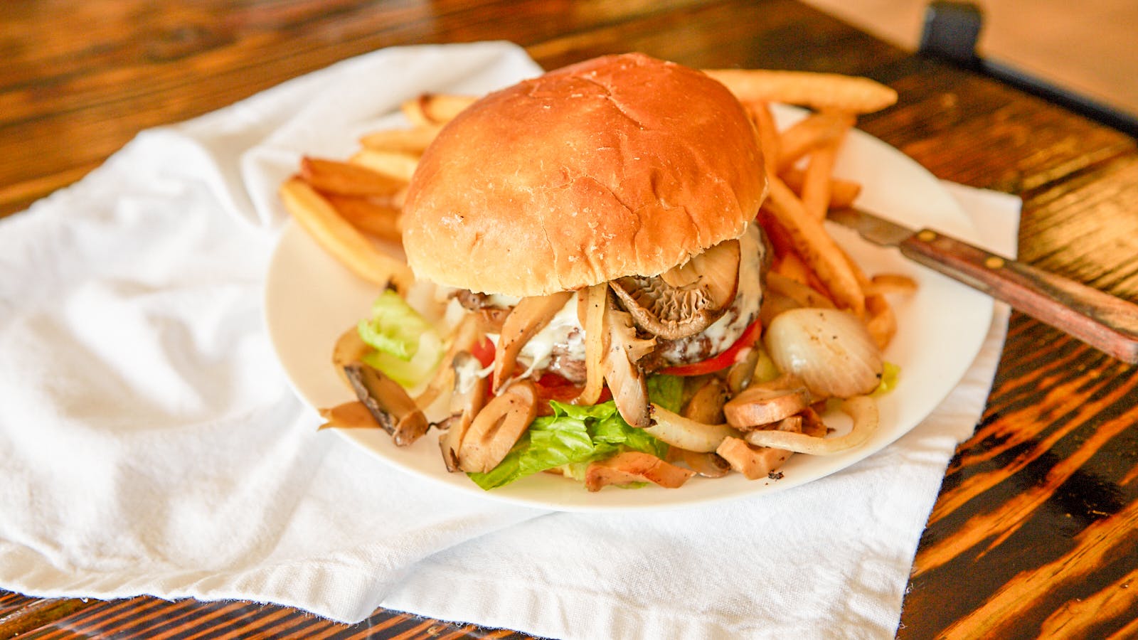 Order Chef's Special Burger - Regular food online from Flamez wood fired pizza store, Blackwood on bringmethat.com