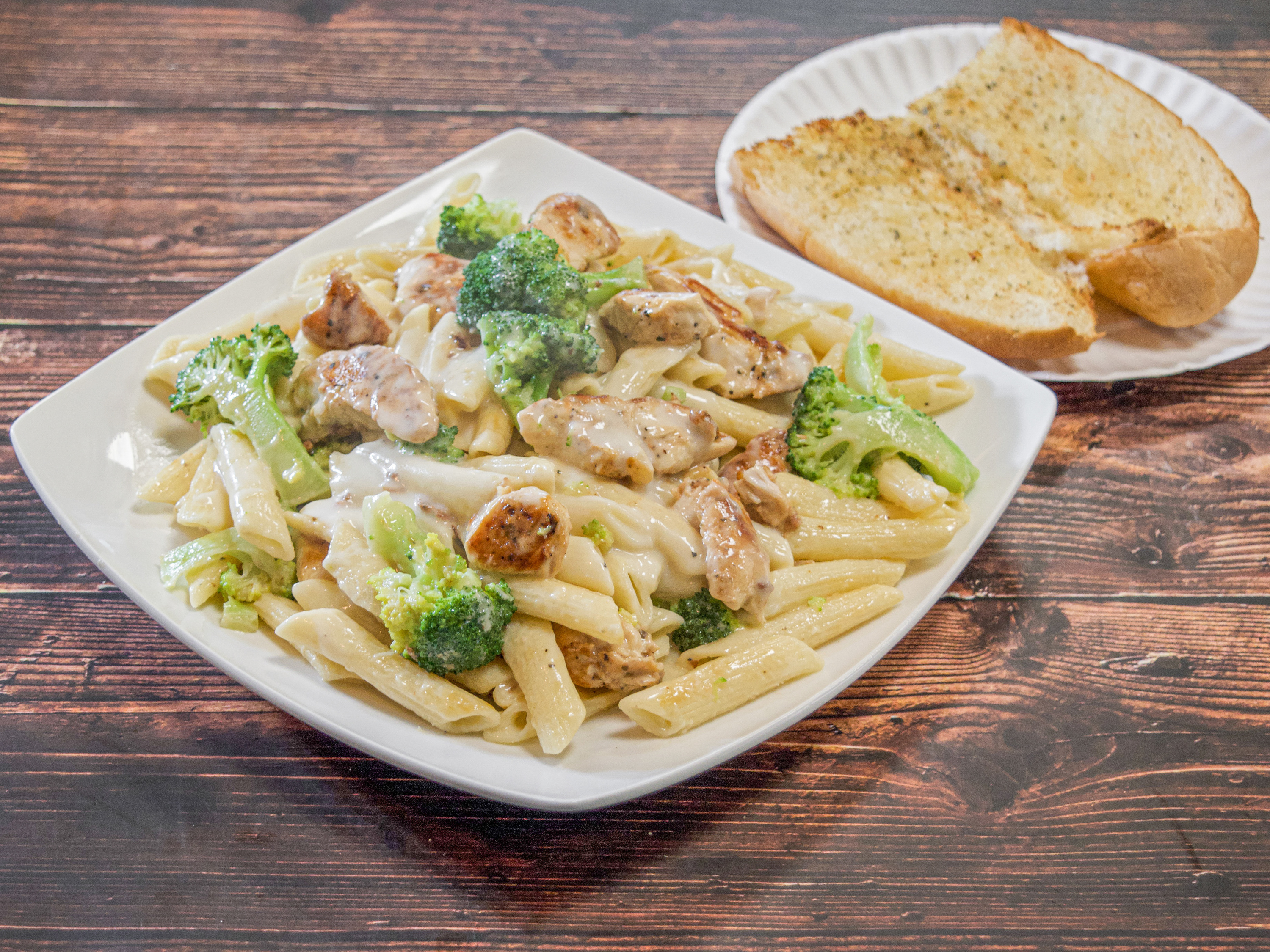 Order Chicken Broccoli Alfredo food online from Nick Pizza store, Quincy on bringmethat.com
