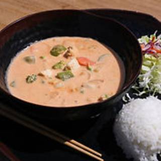 Order Red Curry with Chicken food online from Nom Nom Teriyaki store, Everett on bringmethat.com