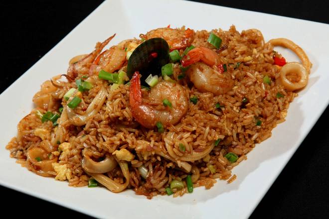 Order Seafood Fried Rice (Chaufa De Marisco) food online from D'carbon Bar & Grill store, Haledon on bringmethat.com
