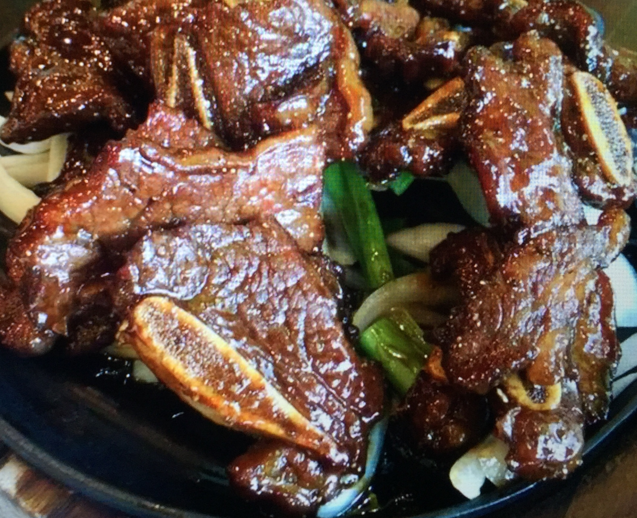 Order Black Pepper with Short Ribs 黑召牛骨 food online from New Emmy's Restaurant store, San Francisco on bringmethat.com