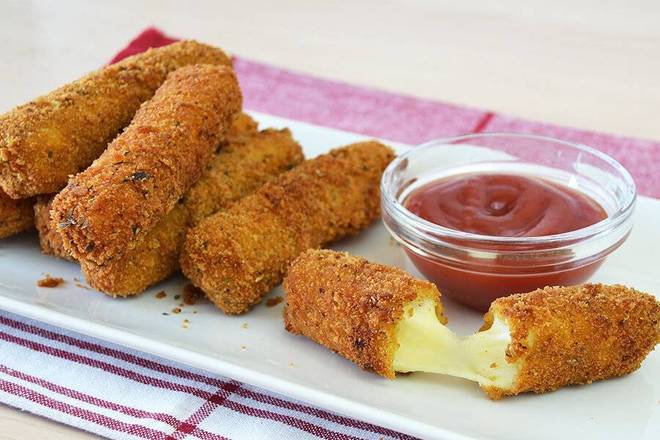 Order Mozzarella Sticks with Sauce food online from Georgio's Oven Fresh Pizza store, Mayfield Heights on bringmethat.com