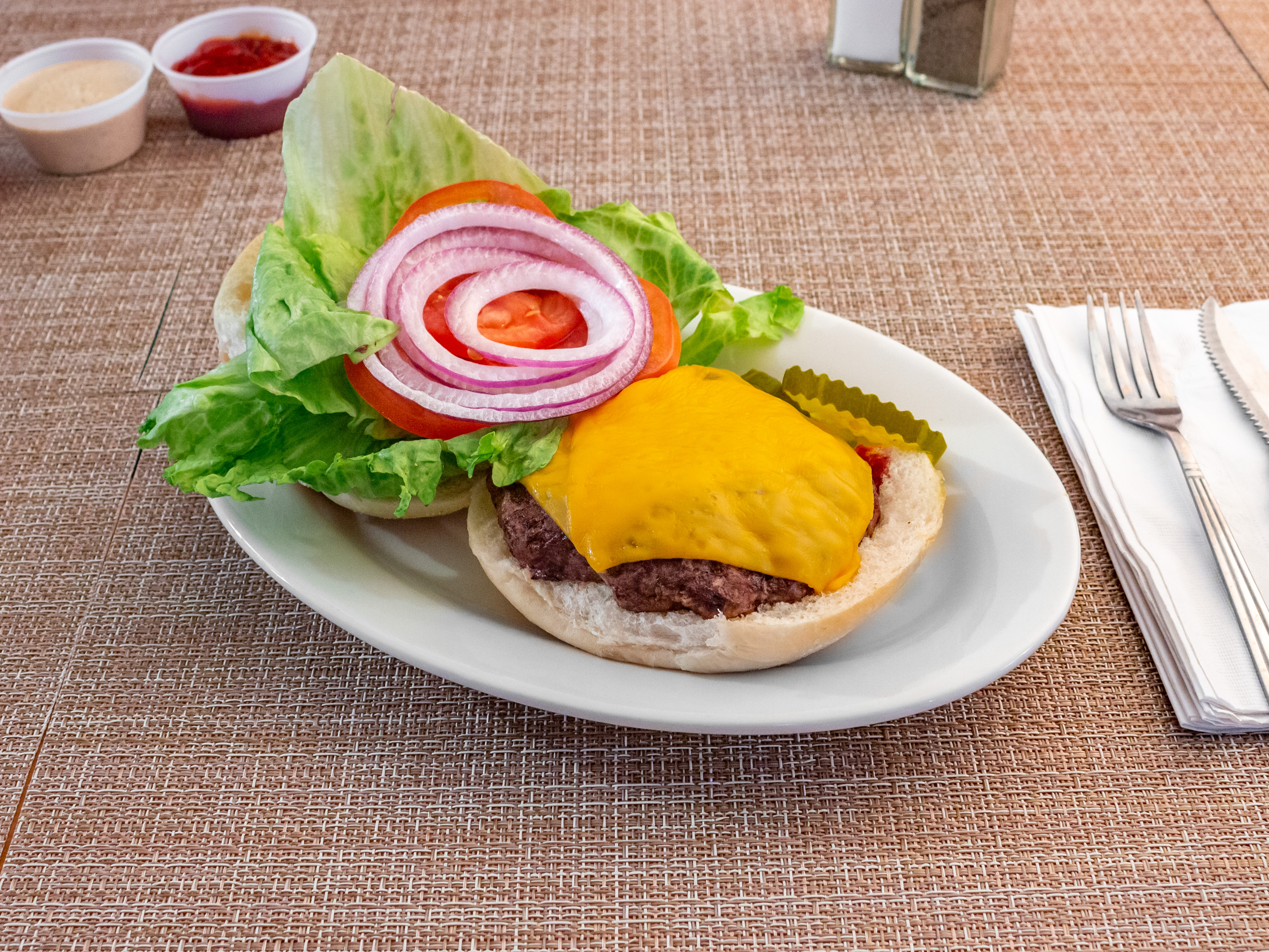 Order Cheeseburger  food online from Jj Pub & Grill store, Fair Lawn on bringmethat.com