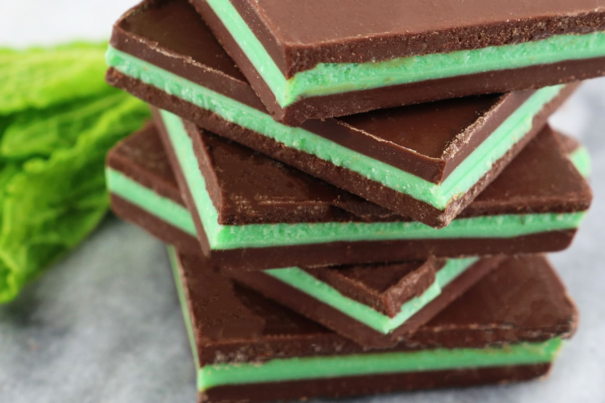 Order 14 oz. Dark Chocolate Mint Sandwiches food online from Fernwood Finest Candies store, Midvale on bringmethat.com