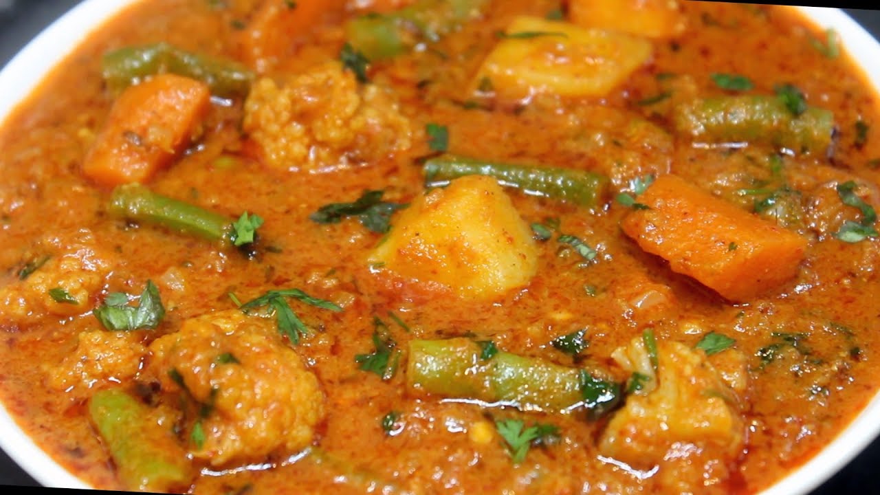 Order Mixed Vegetable Curry food online from Desi Foods store, Saint Paul on bringmethat.com