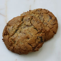 Order Chocolate Chip Ultimate Cookie food online from Caffe Ladro store, Bothell on bringmethat.com
