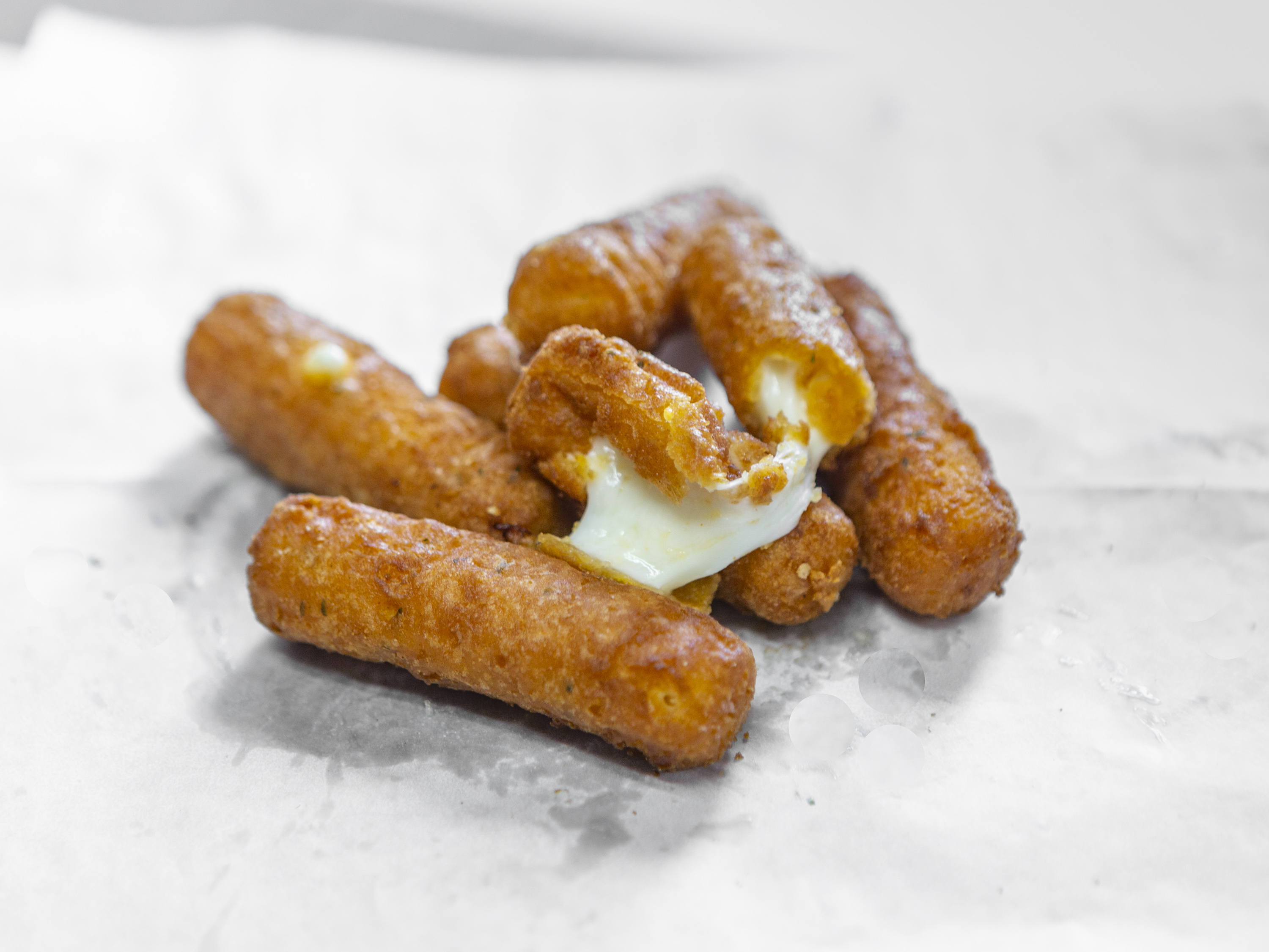Order Mozzarella Sticks food online from Moe'z Famous Cheesesteaks store, Ann Arbor on bringmethat.com