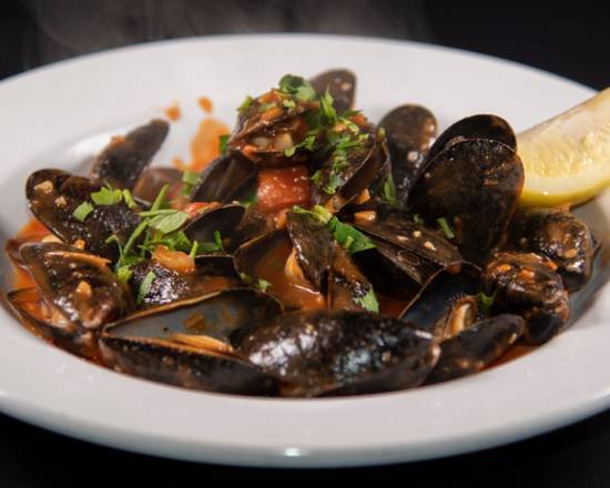 Order Steamed Mussels food online from Mozzarella di bufala catering store, San Francisco on bringmethat.com