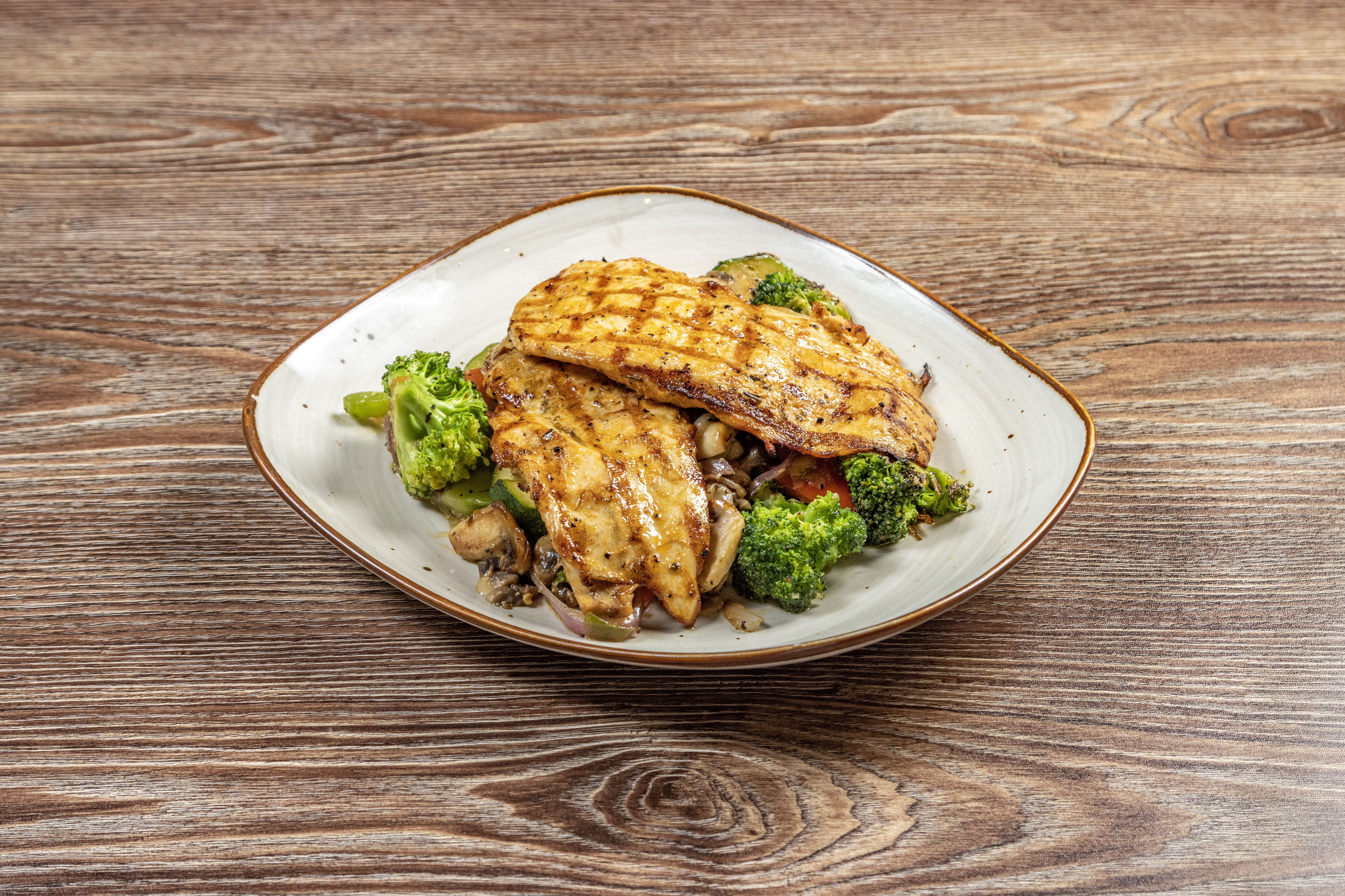 Order Grilled Chicken & Veggies - Entree food online from Gallo Nero Frisco store, Frisco on bringmethat.com