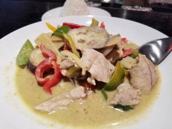 Order Green Curry food online from Thai Rock store, New York on bringmethat.com