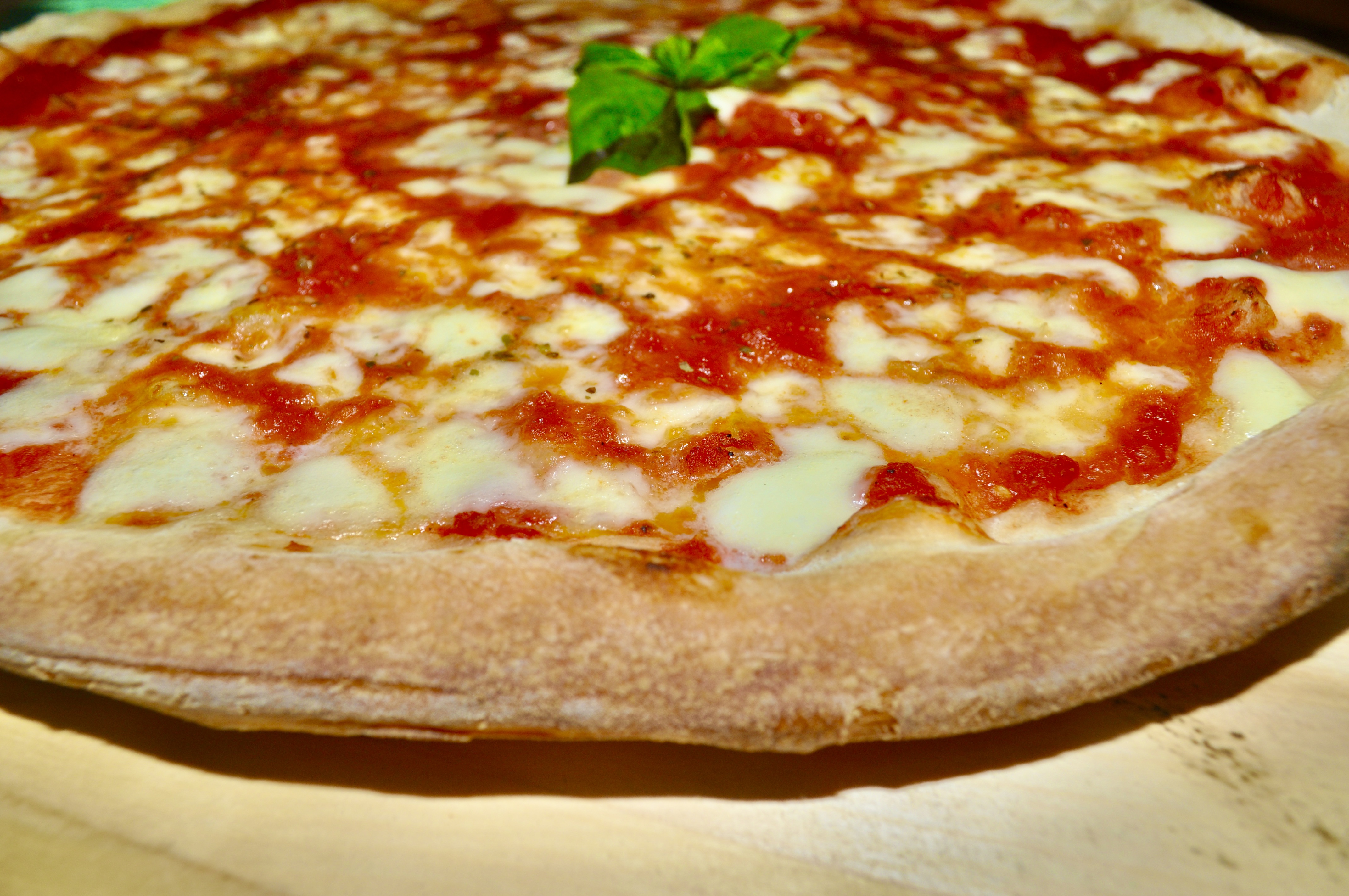 Order 16" Margherita Pizza  food online from Illianos Grill store, Norwich on bringmethat.com