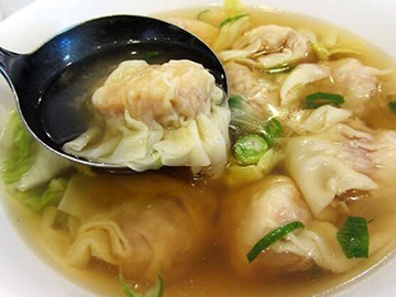 Order Wonton Soup food online from Prik Thai Kitchen store, Astoria on bringmethat.com