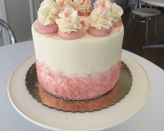 Order Strawberry Cake food online from Caked Up Cafe store, New City on bringmethat.com