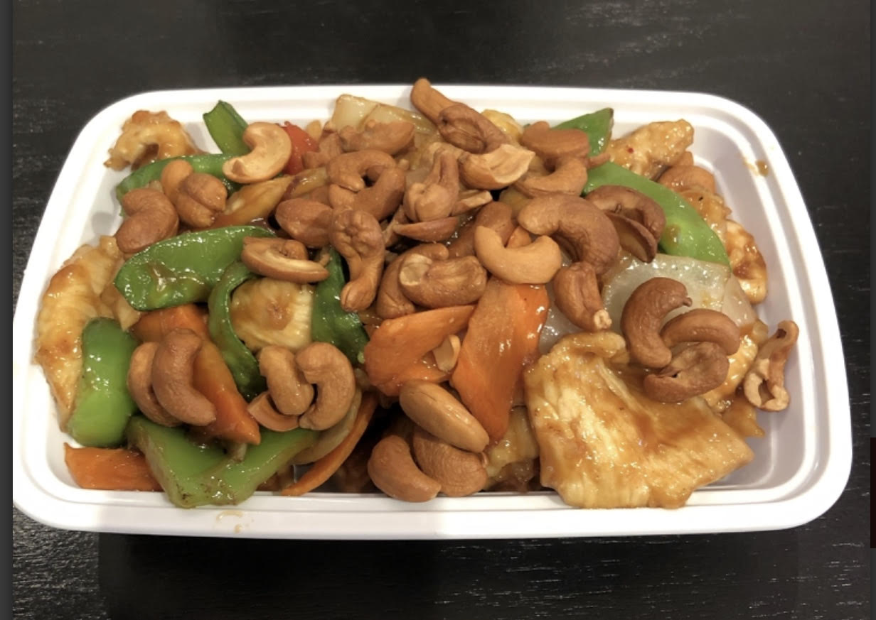 Order 80. Chicken with Cashew Nuts 腰果鸡 food online from Sheng Garden Chinese Restaurant store, Teaneck on bringmethat.com