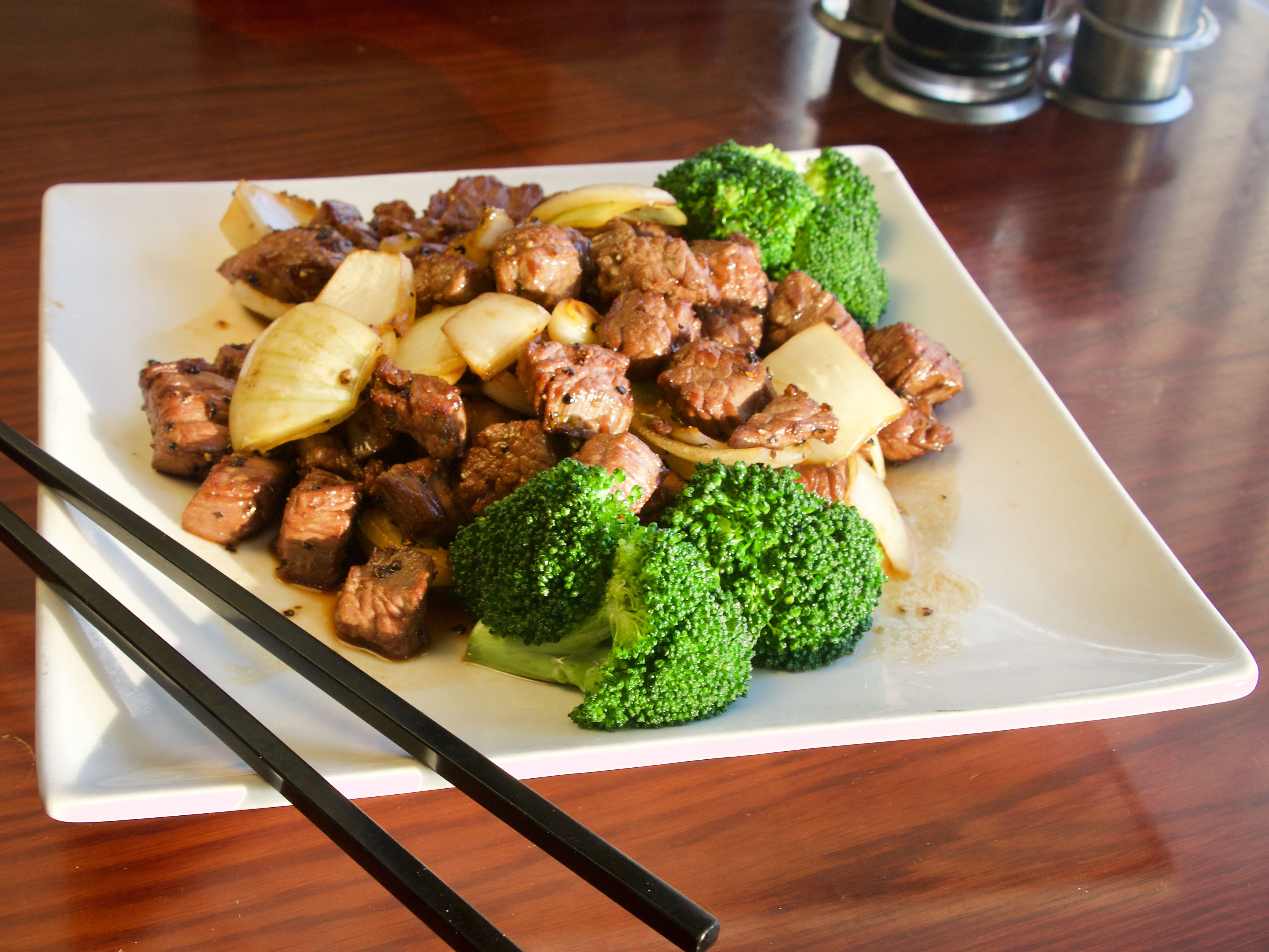 Order Sauteed Diced Beef with House Special Sauce food online from Wong Gee store, Silver Spring on bringmethat.com