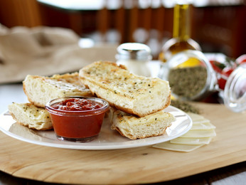 Order Garlic Cheese Bread food online from Davanni's store, Plymouth on bringmethat.com