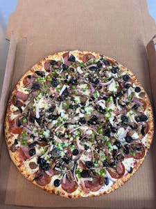 Order Supreme Pizza food online from Big O Pizza store, Anaheim on bringmethat.com