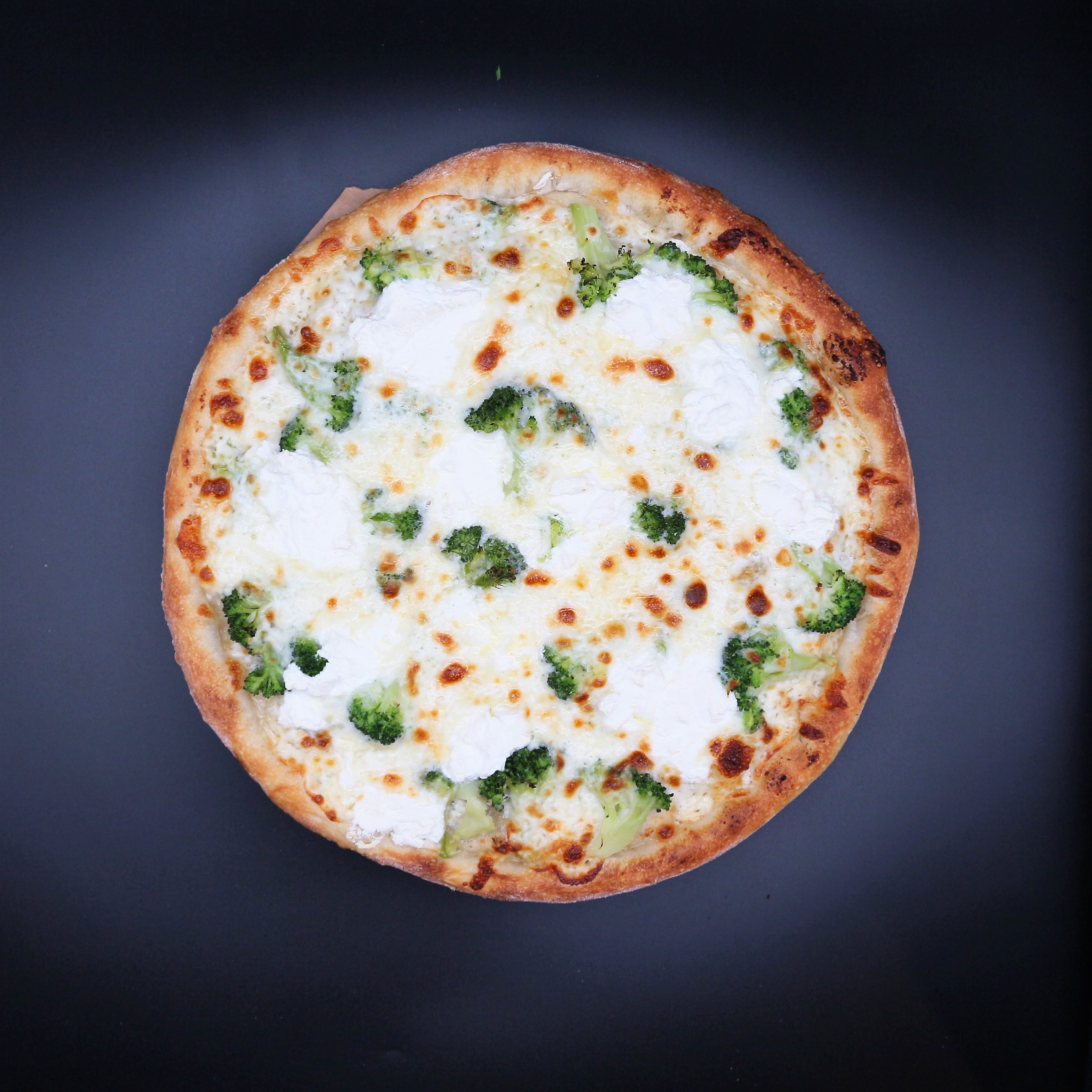 Order Broccoli White Pizza food online from Mercato Restaurant And Pizzeria store, Delmar on bringmethat.com
