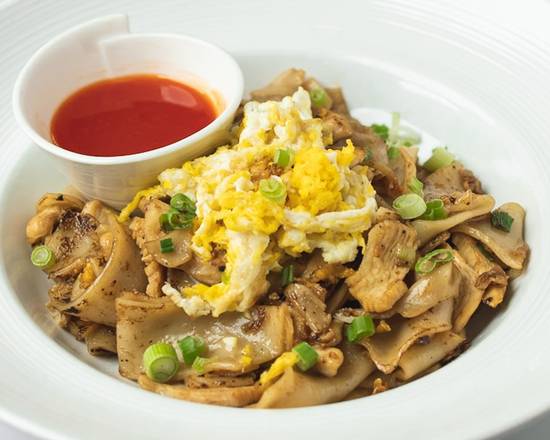 Order Thai Garlic Noodle food online from Thai Curry store, Arlington on bringmethat.com