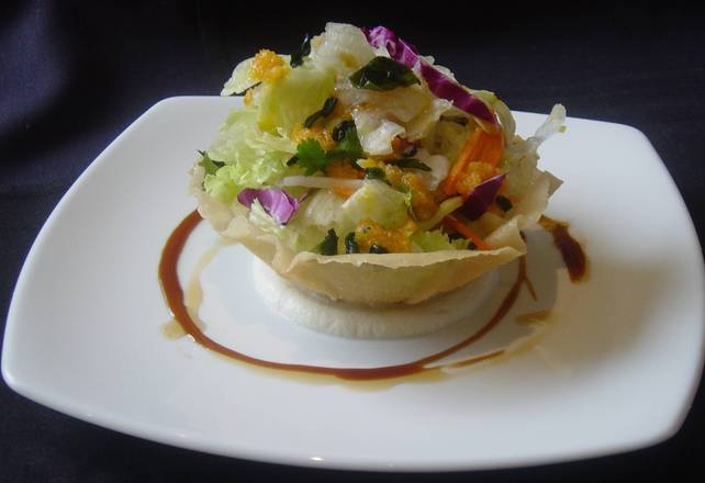 Order Green Salad  沙拉 food online from Koi Fine Asian Cuisine & Lounge store, Evanston on bringmethat.com