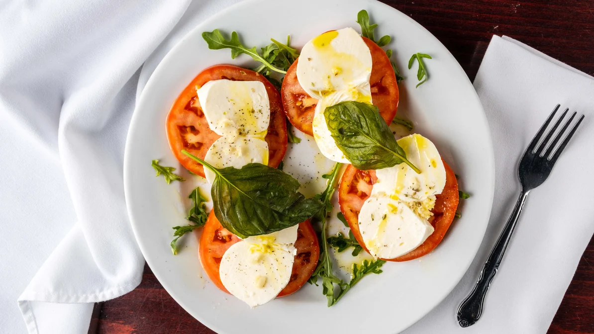 Order Fresh Sliced Mozzarella and Tomato food online from Friends Cafe store, Southington on bringmethat.com