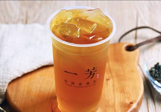 Order Lugu Oolong Tea鹿谷烏龍茶 food online from Yi Fang Taiwan Fruit Tea store, San Francisco on bringmethat.com