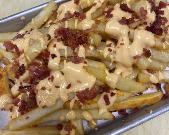 Order Beer Cheese and Bacon Fries food online from The Beer Market store, Rochester on bringmethat.com