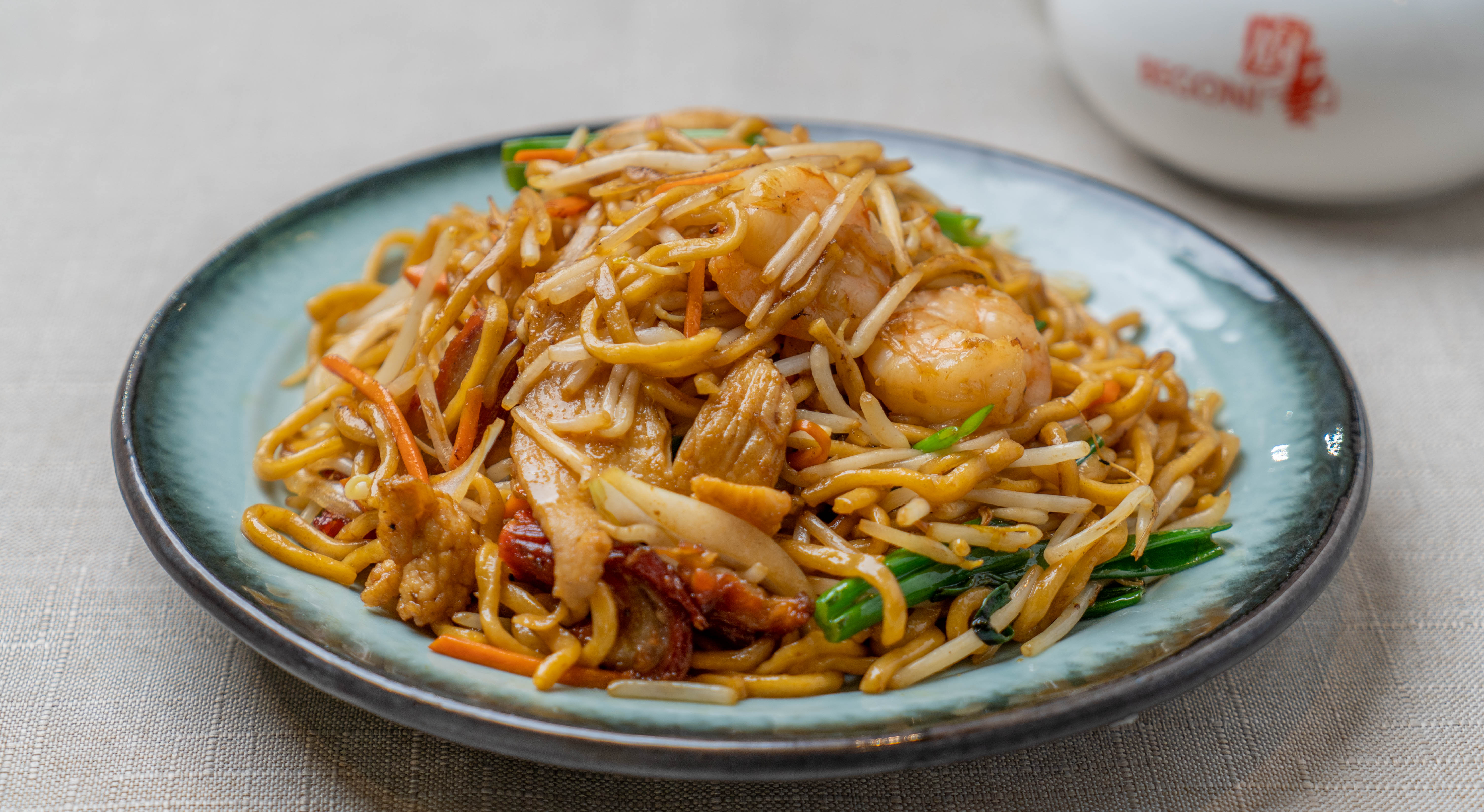 Order RN7. House Chow Mein food online from Begoni Bistro store, San Francisco on bringmethat.com