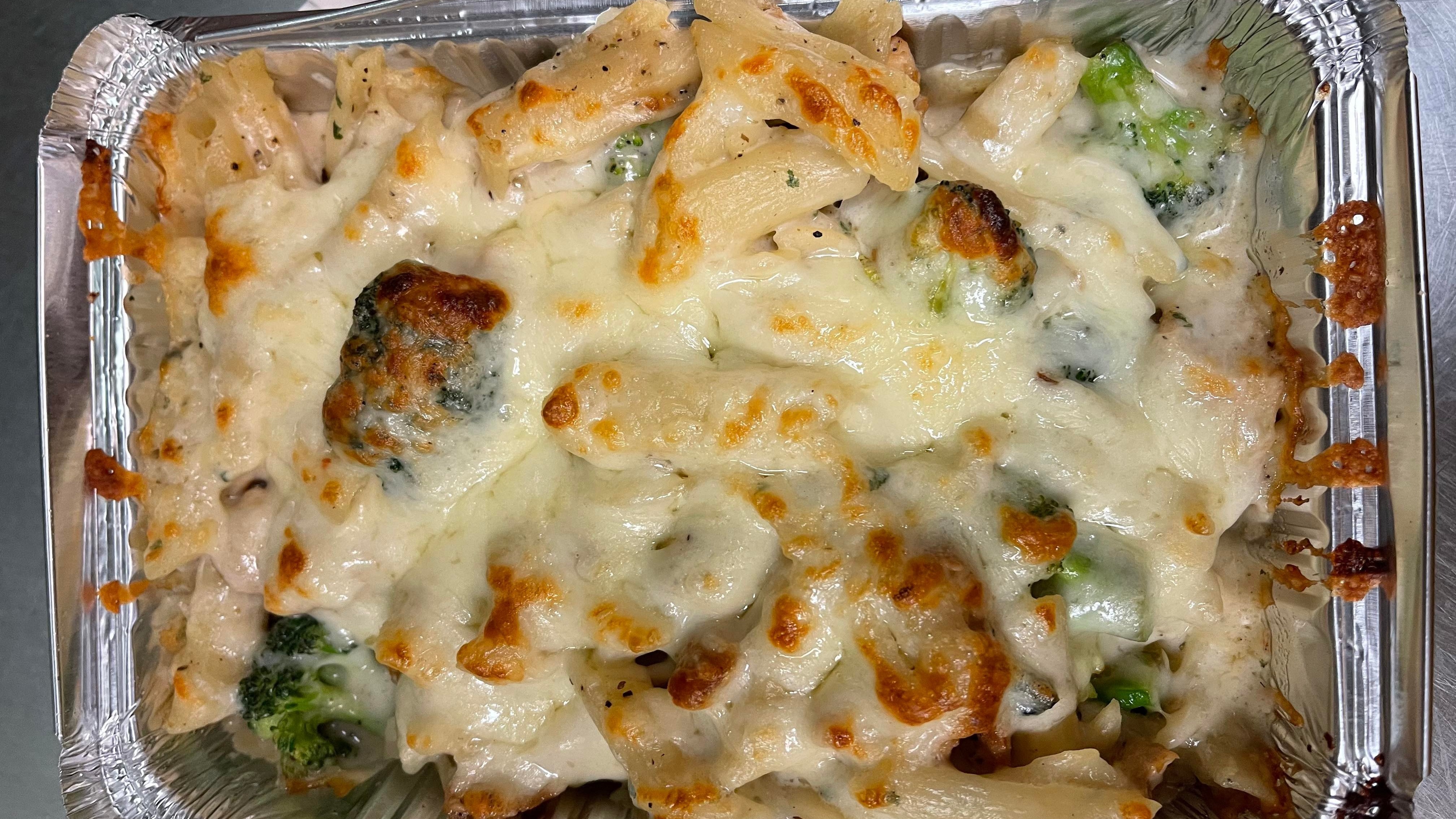 Order Spaghetti Pasta with Grilled Chicken and Broccoli food online from Sun Pizza store, Boston on bringmethat.com