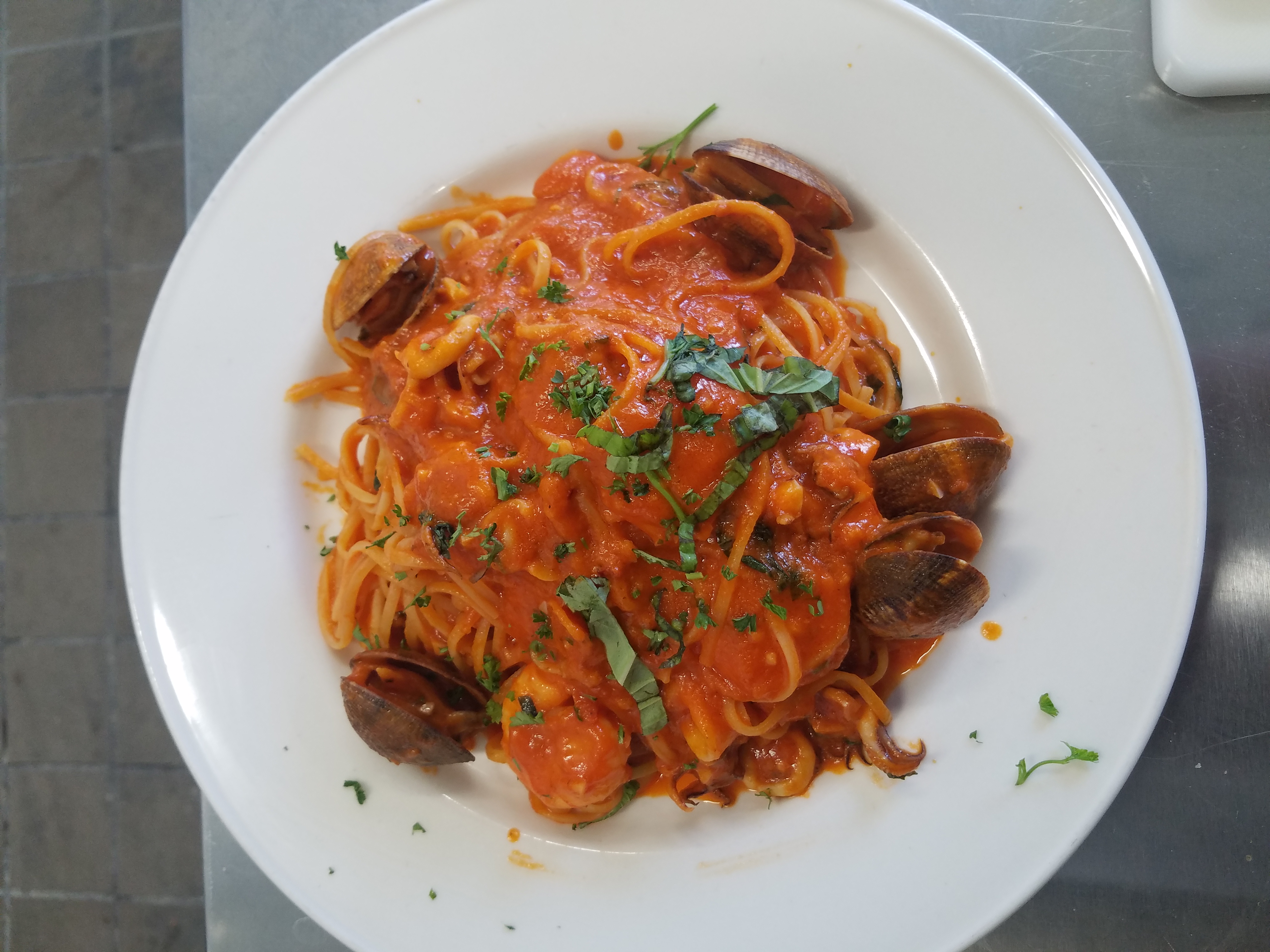 Order Linguini Seafood food online from Pizza Pasta Dilla store, Los Angeles on bringmethat.com