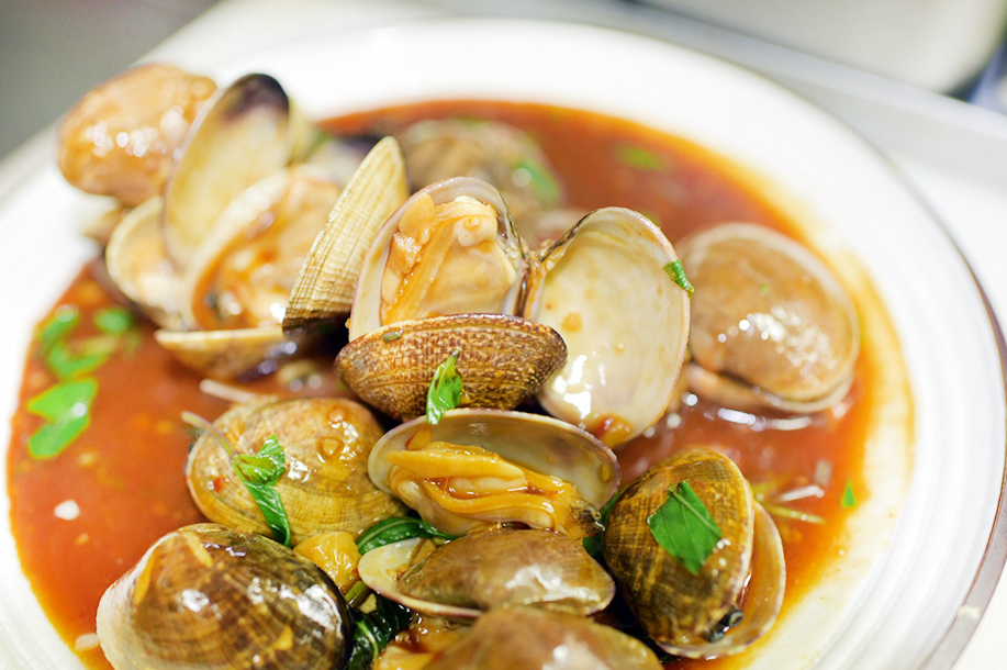 Order Basil Clams food online from Chili House store, San Francisco on bringmethat.com