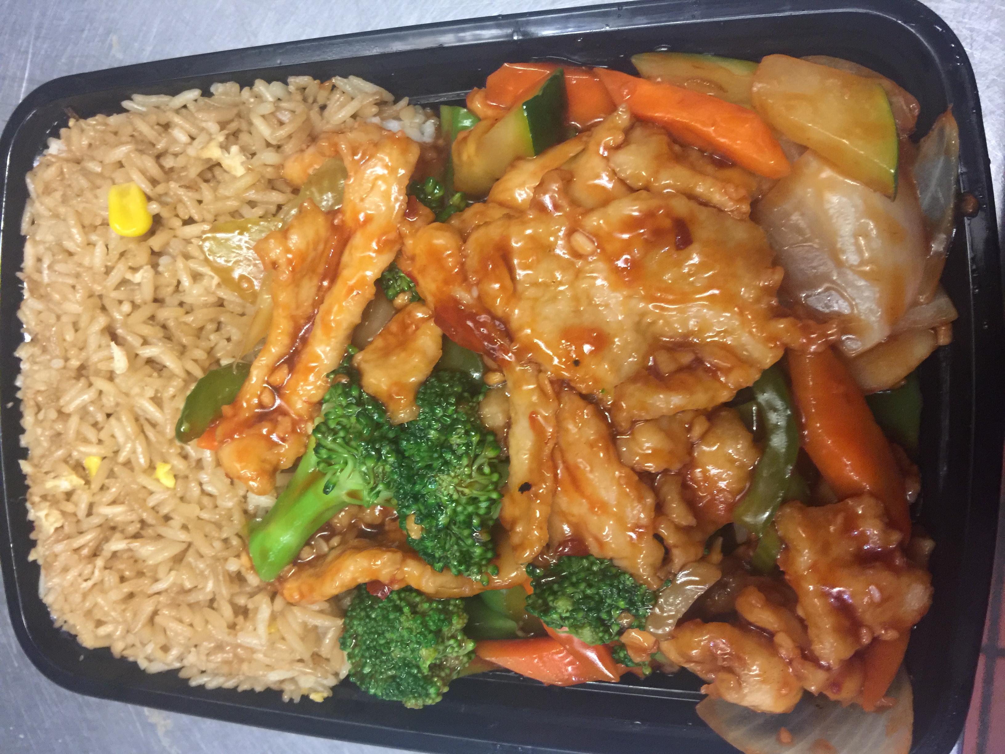 Order C3. Chicken w. Broccoli  food online from CHINA CAFE store, Moline on bringmethat.com