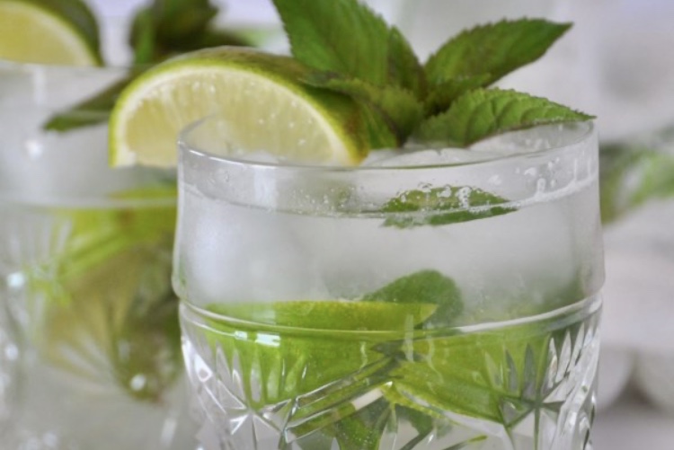 Order 32 Oz. Mojito  food online from Napper Tandy's store, San Francisco on bringmethat.com