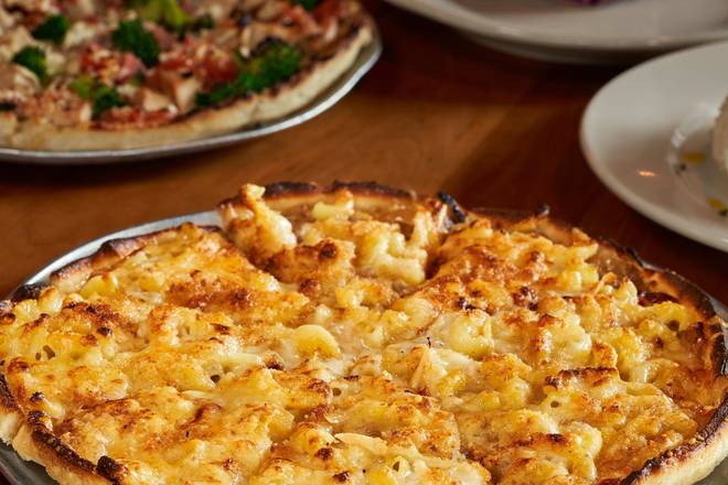 Order Macaroni and Cheese Pizza food online from Za store, Cambridge on bringmethat.com