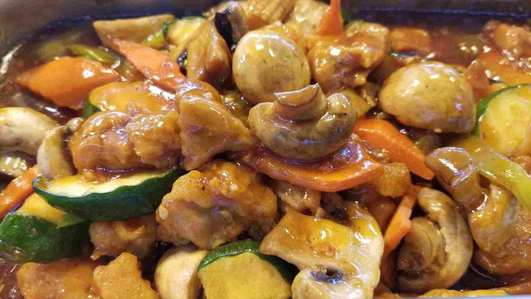 Order Mushroom Chicken food online from Chinatown Express store, Los Angeles on bringmethat.com