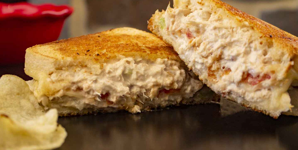 Order Tuna Melt food online from Janik's Cafe store, Chicago on bringmethat.com