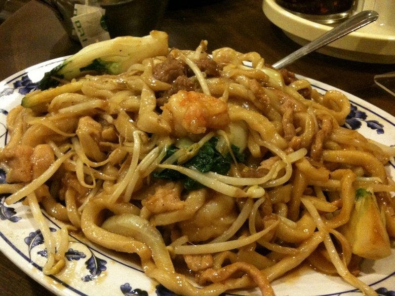 Order Deluxe Combination Chow Mein food online from Shandong Restaurant store, Oakland on bringmethat.com