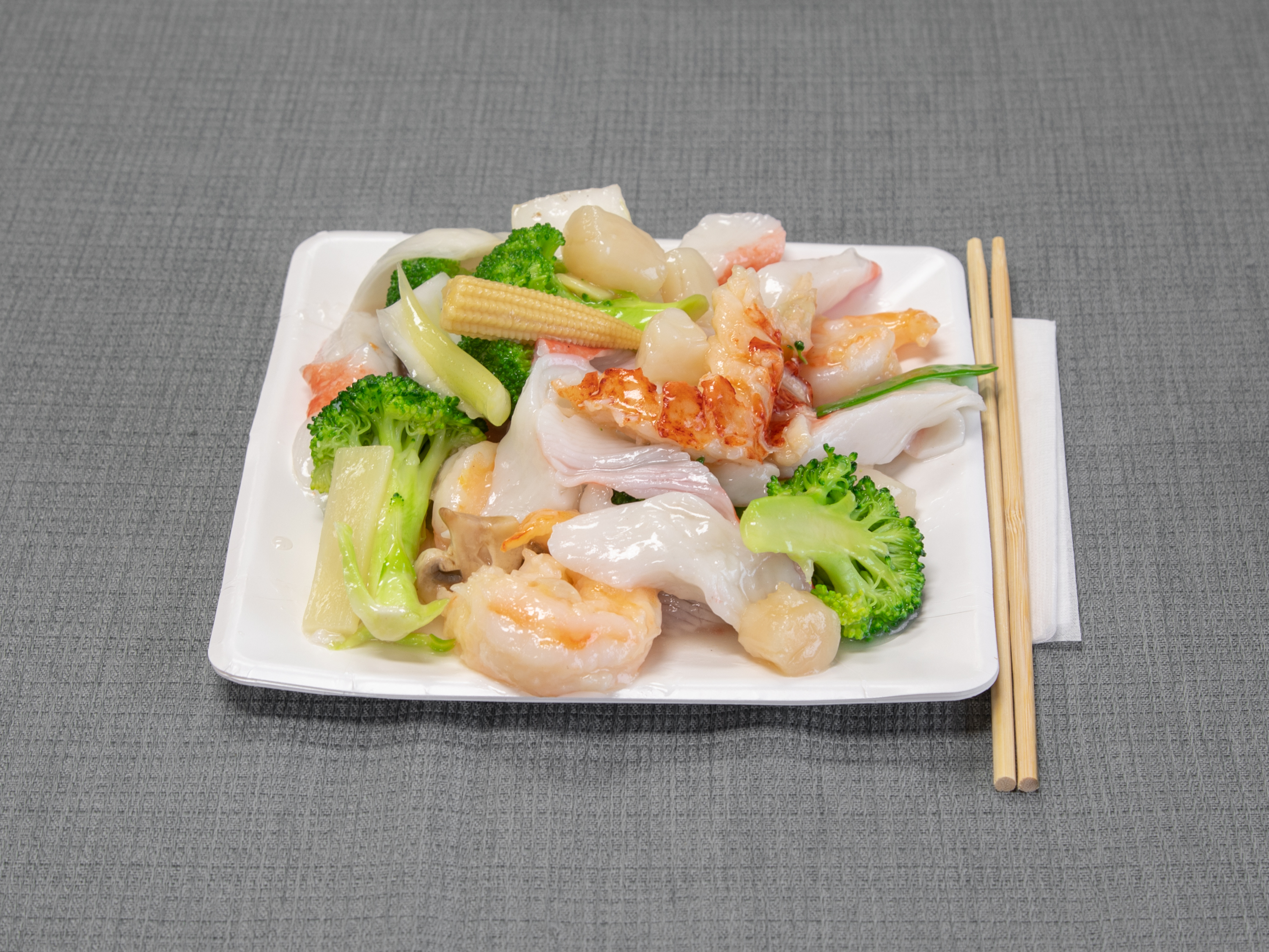 Order S8. Seafood Delight Special food online from Fortune Chinese Restaurant store, Floral Park on bringmethat.com