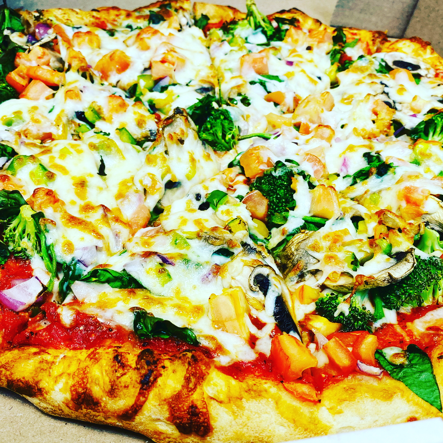 Order Veggie Lovers Pizza food online from Riviera Pizza store, New Kensington on bringmethat.com