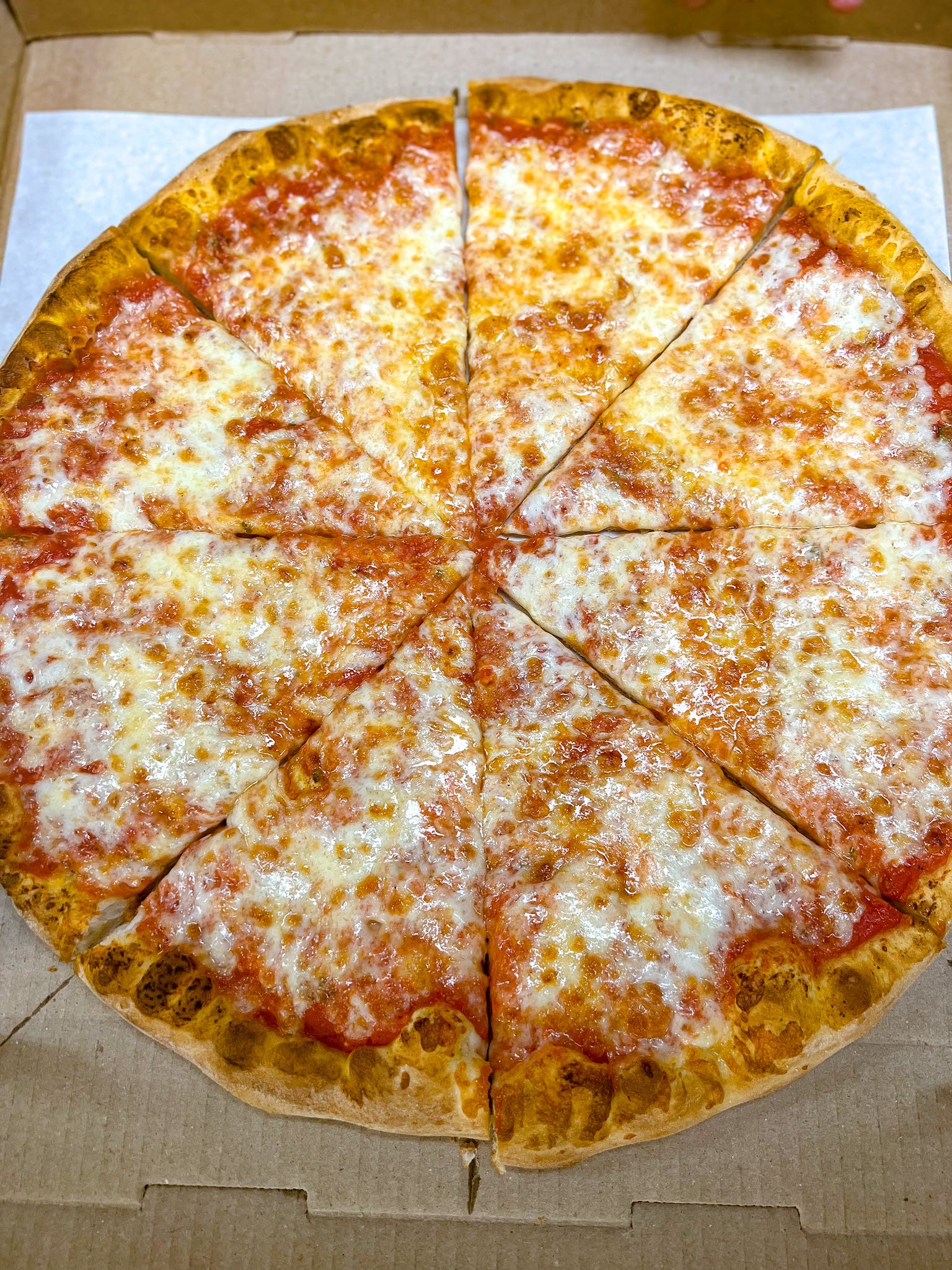 Order Plain Pizza - Medium 14'' food online from Vero Pizzeria store, Bellmawr on bringmethat.com
